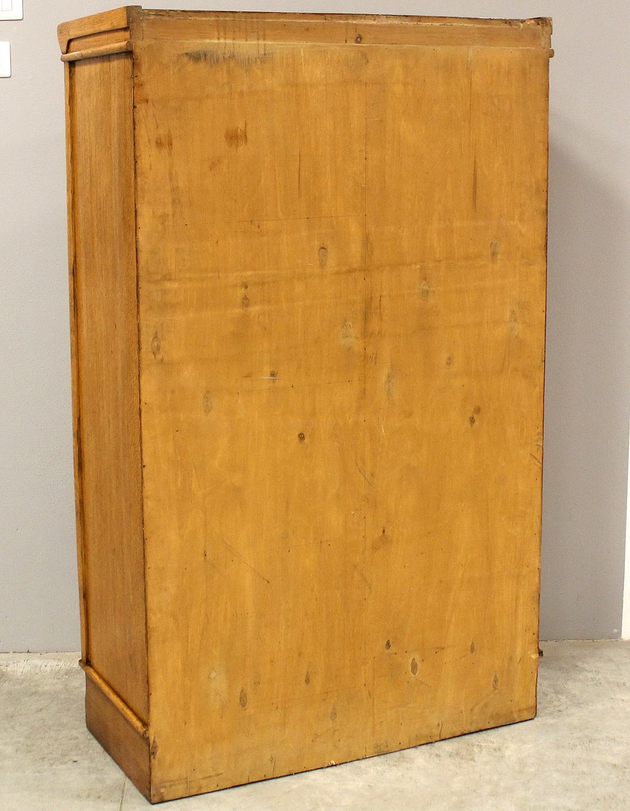 Oak filing cabinet with shutter and display case, early 20th century 4