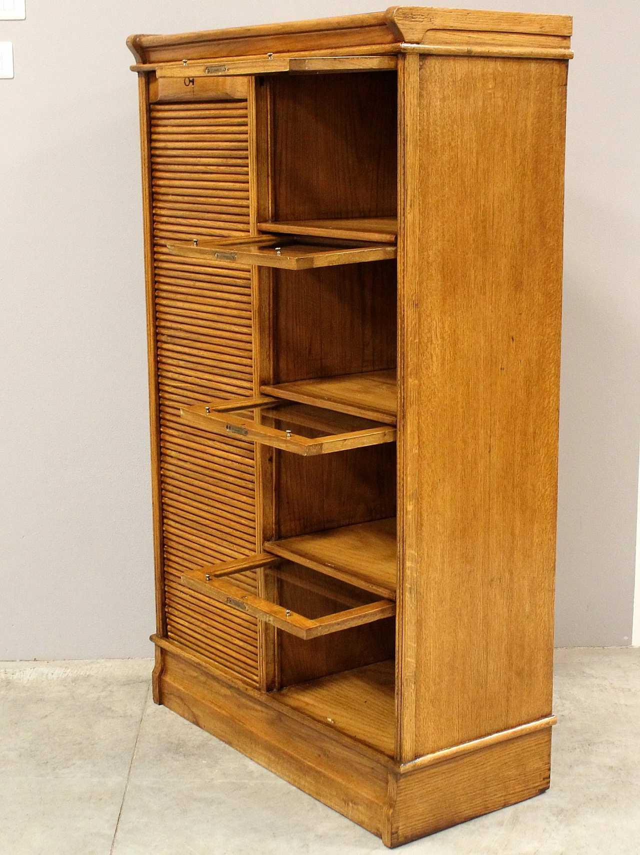 Oak filing cabinet with shutter and display case, early 20th century 9