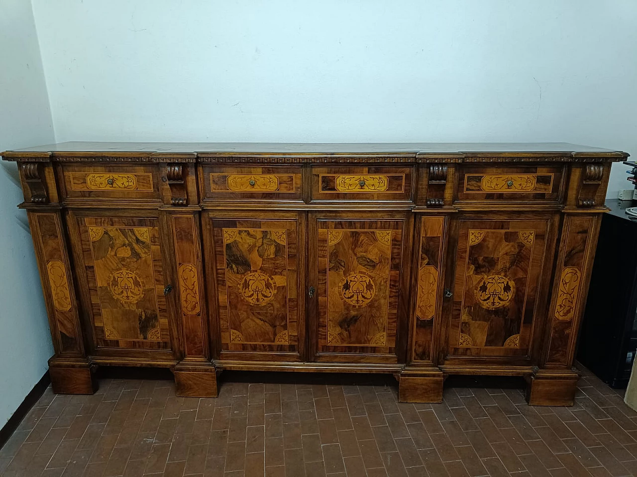 Credenza in noce intarsiata, inizio '900 1