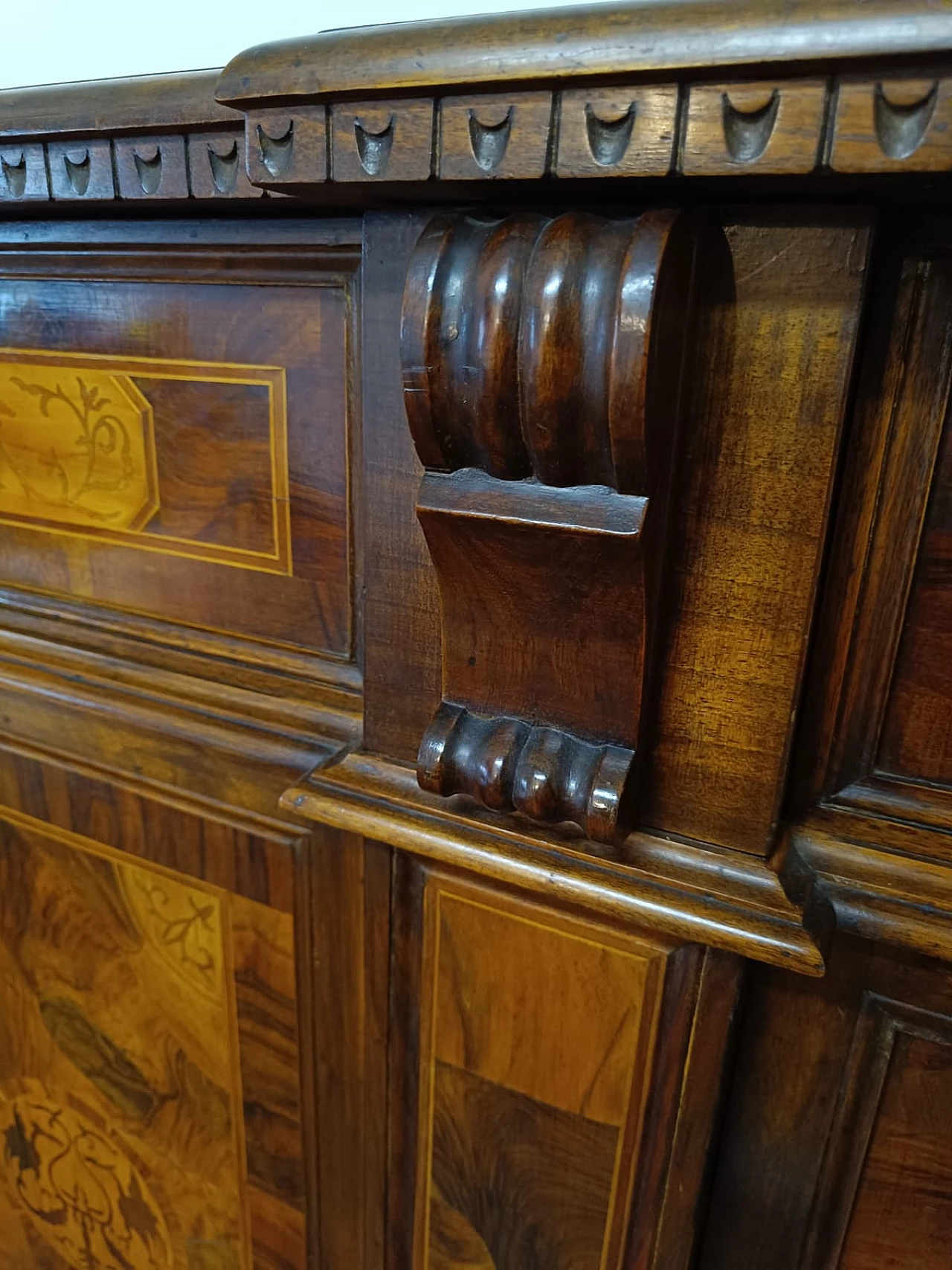 Credenza in noce intarsiata, inizio '900 2