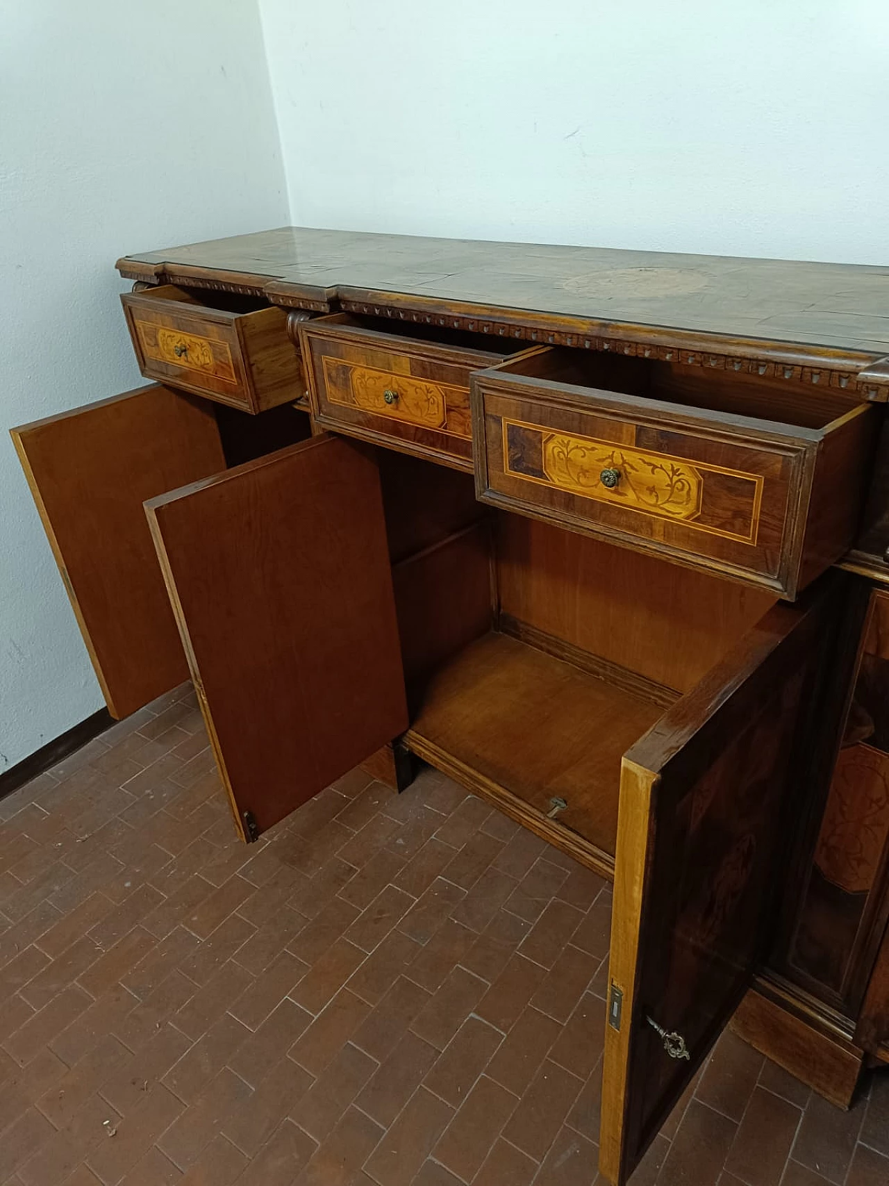 Credenza in noce intarsiata, inizio '900 9