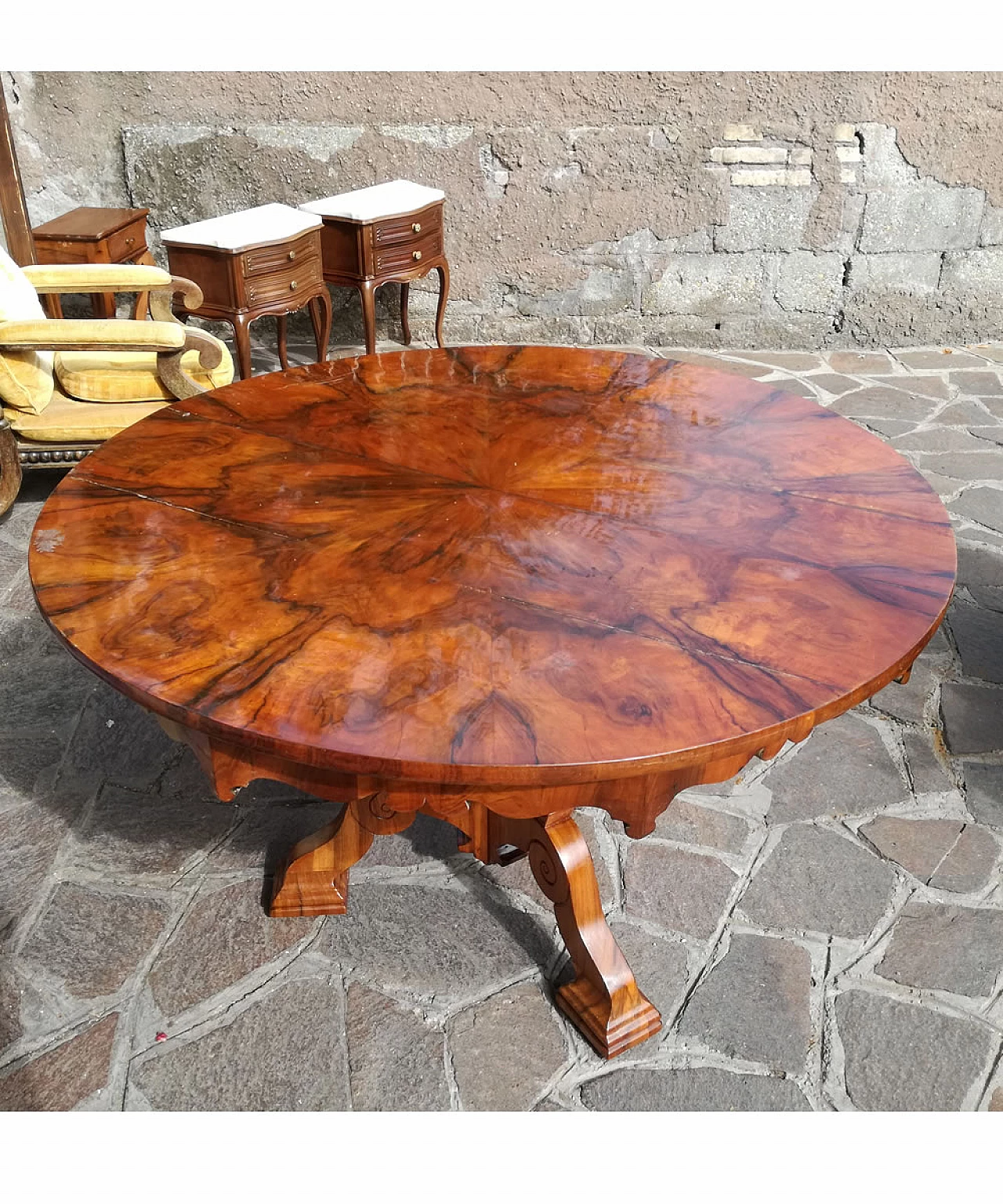 Biedermeier walnut and burl walnut table, 19th century 3