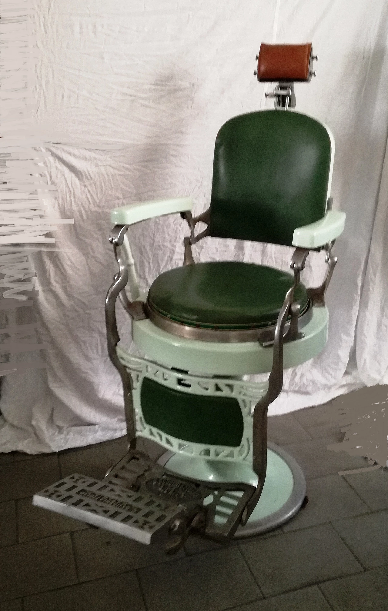 Aluminium, skai and ceramic barber's chair, 1930s 1
