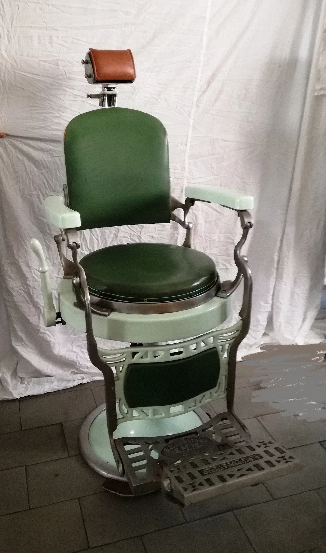 Aluminium, skai and ceramic barber's chair, 1930s 2