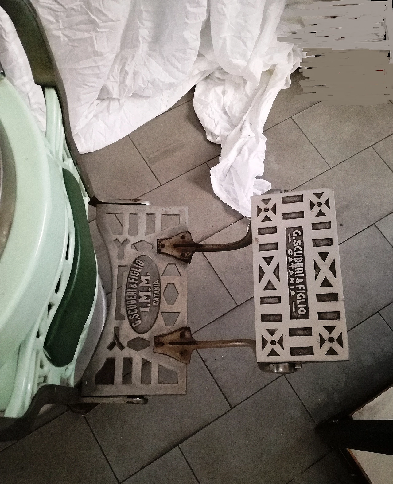 Aluminium, skai and ceramic barber's chair, 1930s 10