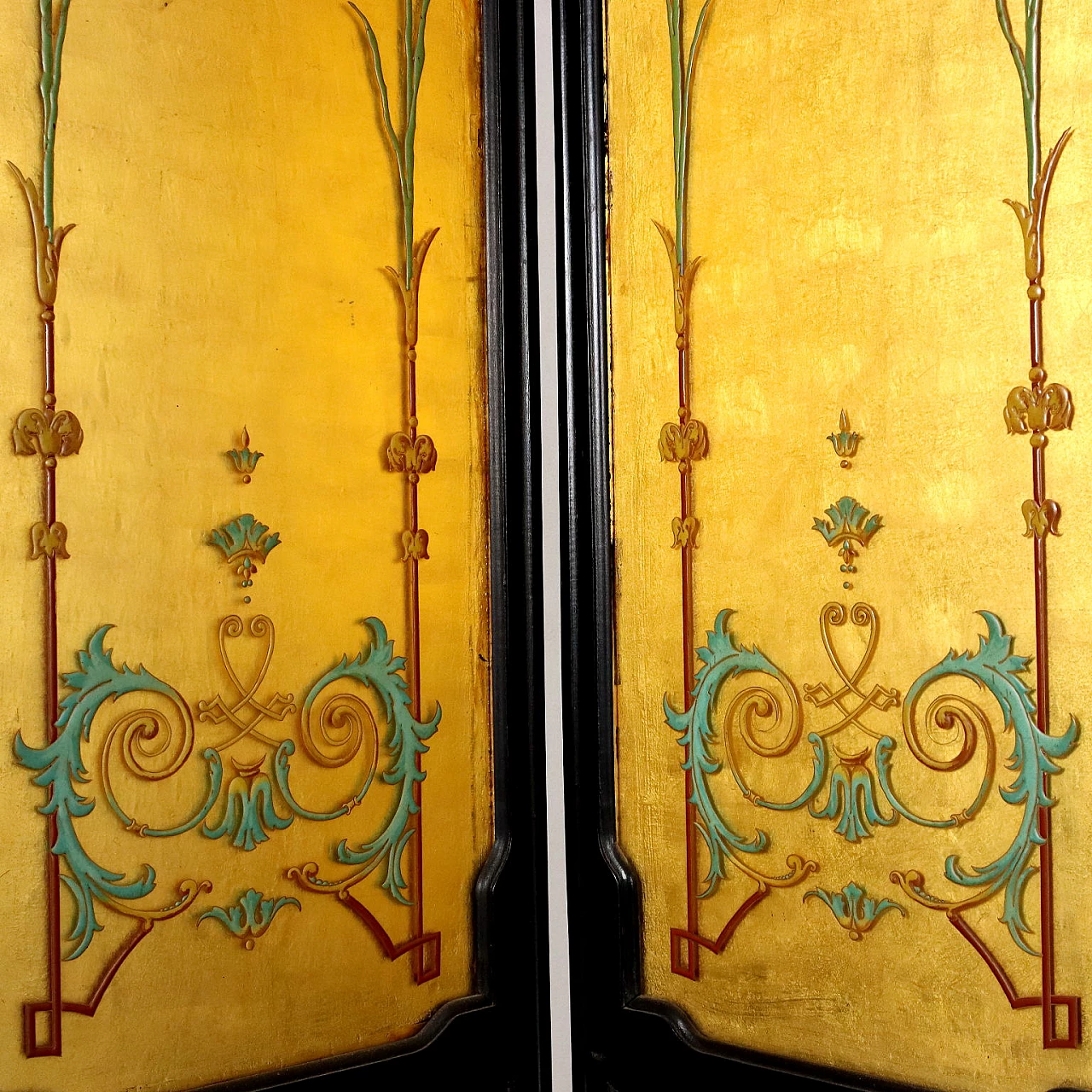 Folding screen in ebonized wood and glass with gold leaf 5
