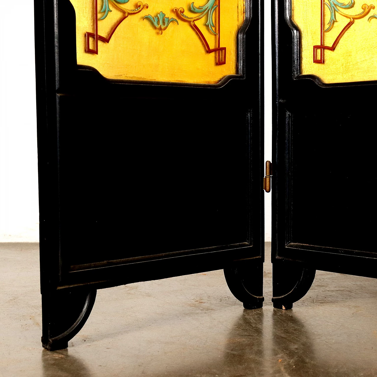 Folding screen in ebonized wood and glass with gold leaf 9
