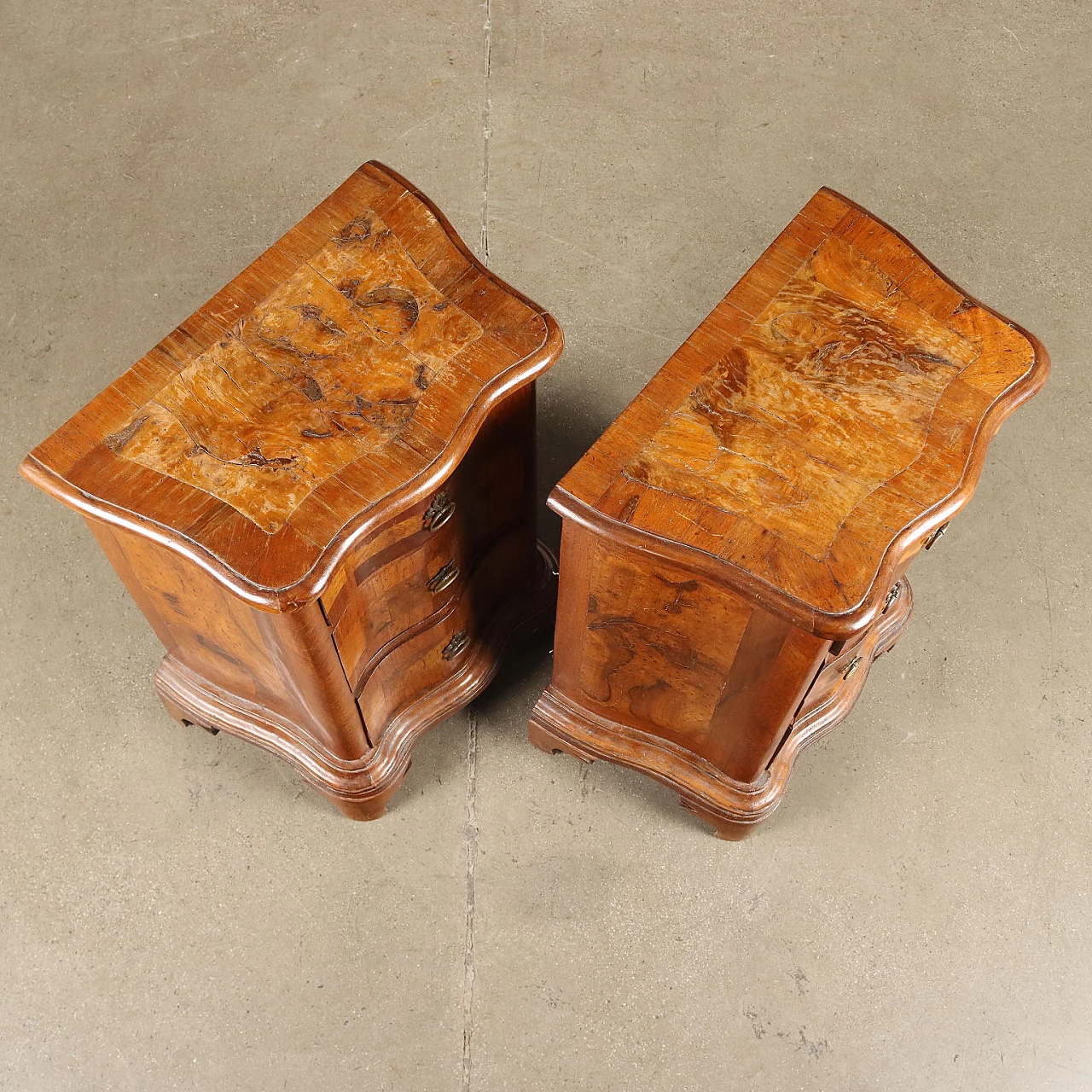 Pair of Barocchetto style bedside tables 3