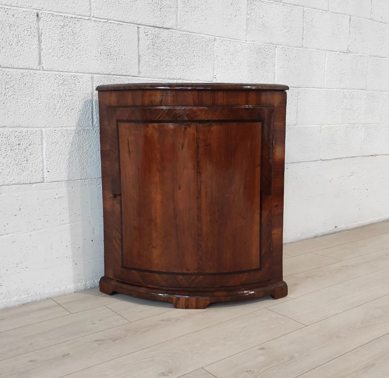 Angoliera in legno di noce, fine '700 1
