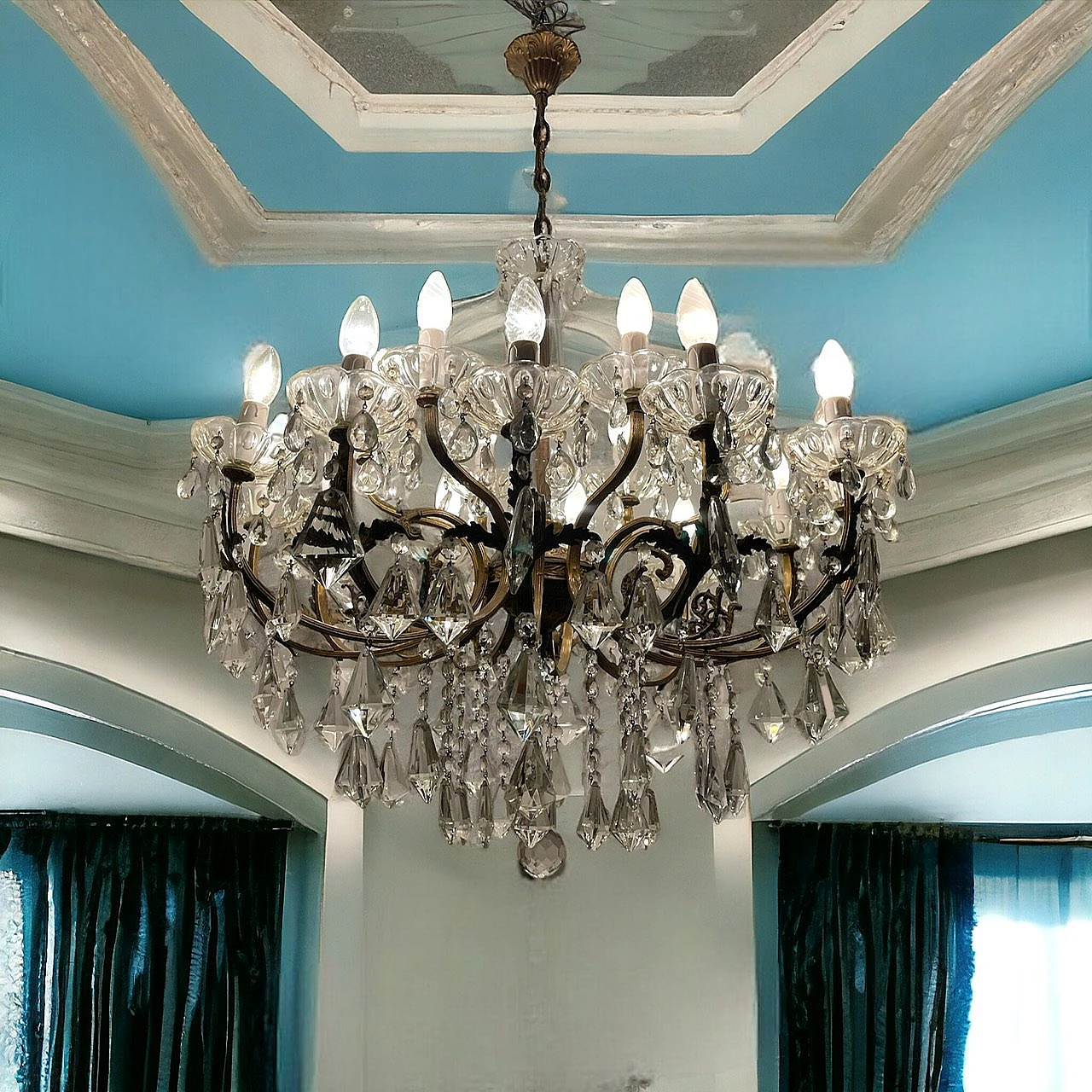 18-light Murano crystal and bronze chandelier, 1960s 3
