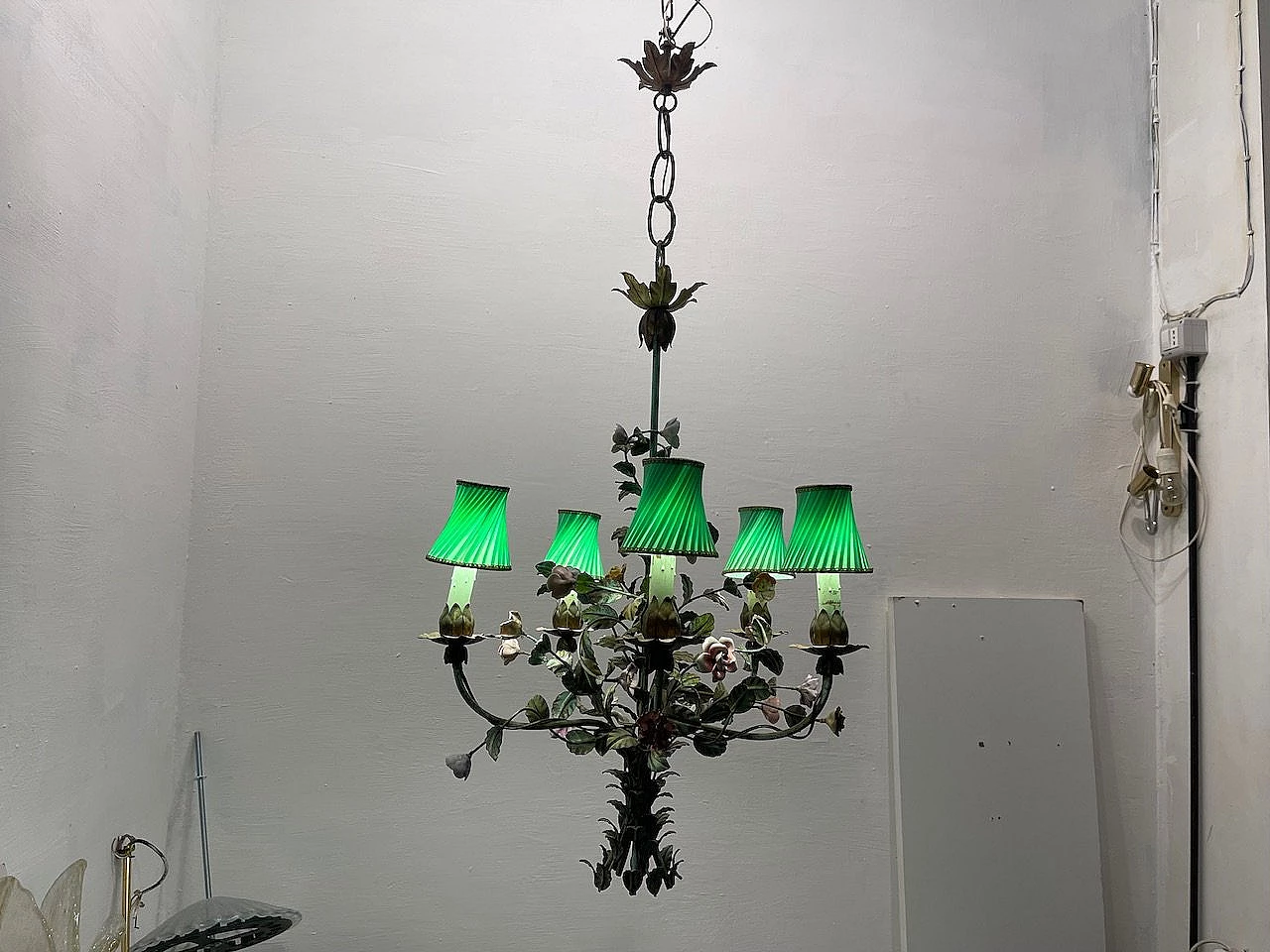 Lampadario a fiori in porcellana di Tole, anni '50 2