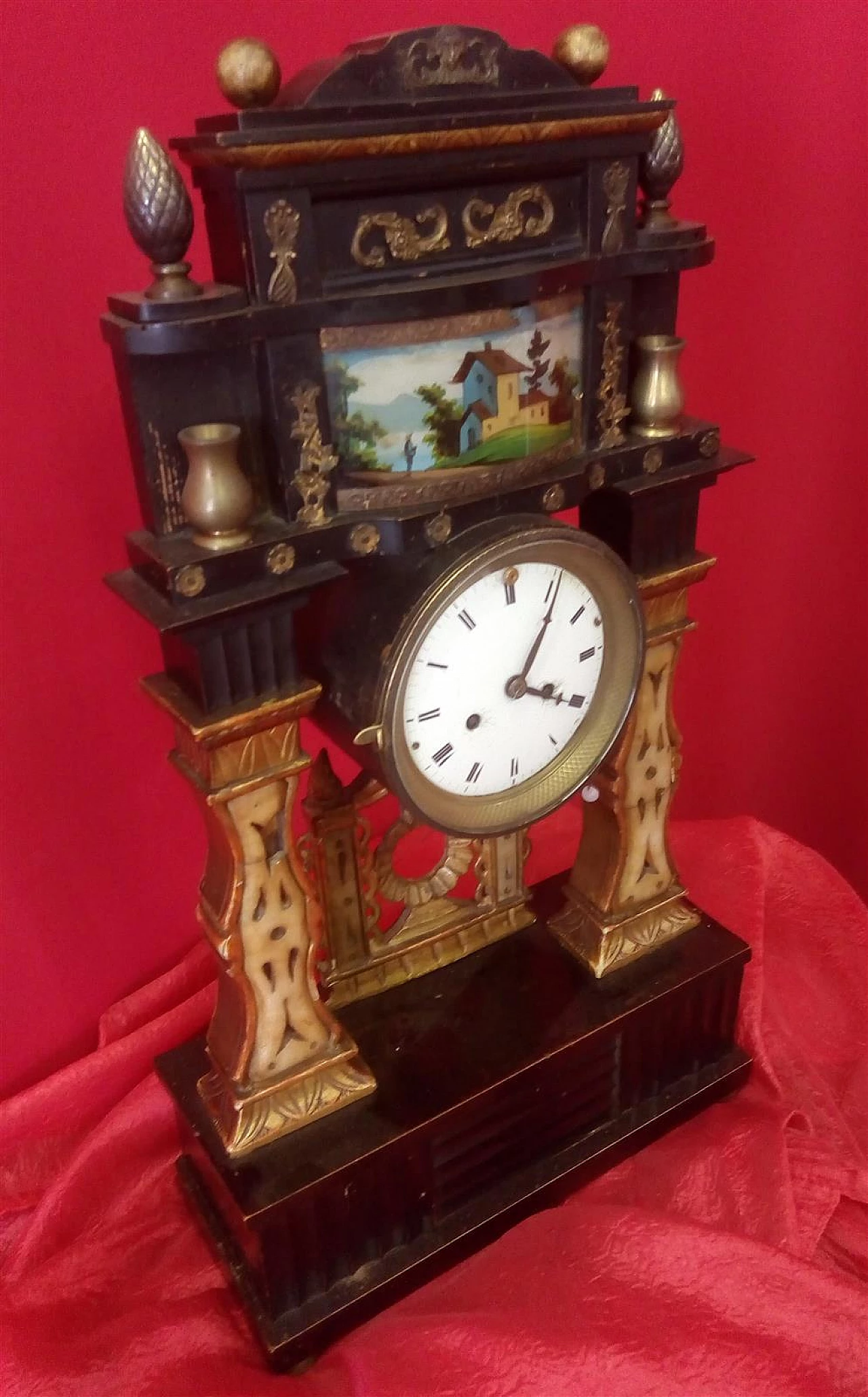 Gilded and black lacquered wood pendulum clock 1