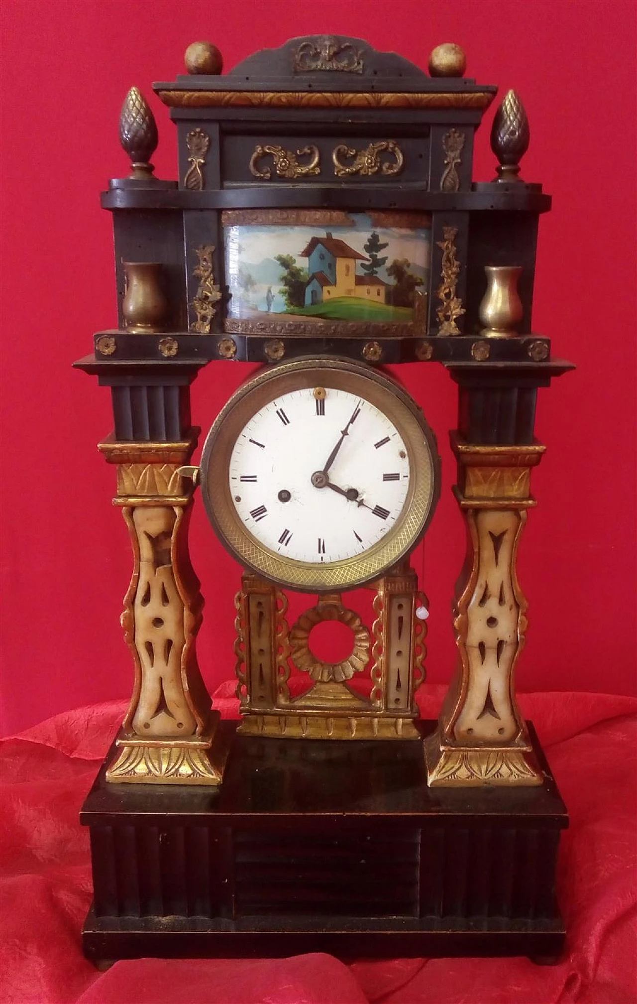 Gilded and black lacquered wood pendulum clock 9