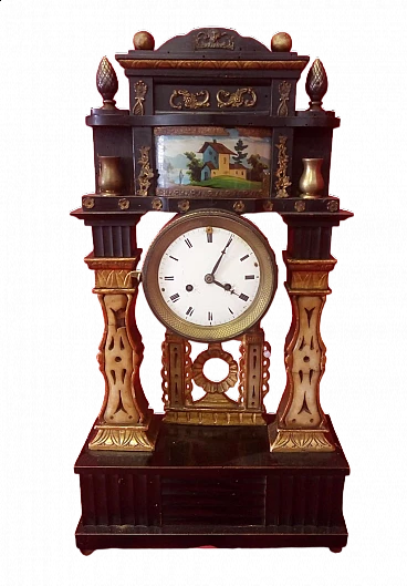 Gilded and black lacquered wood pendulum clock