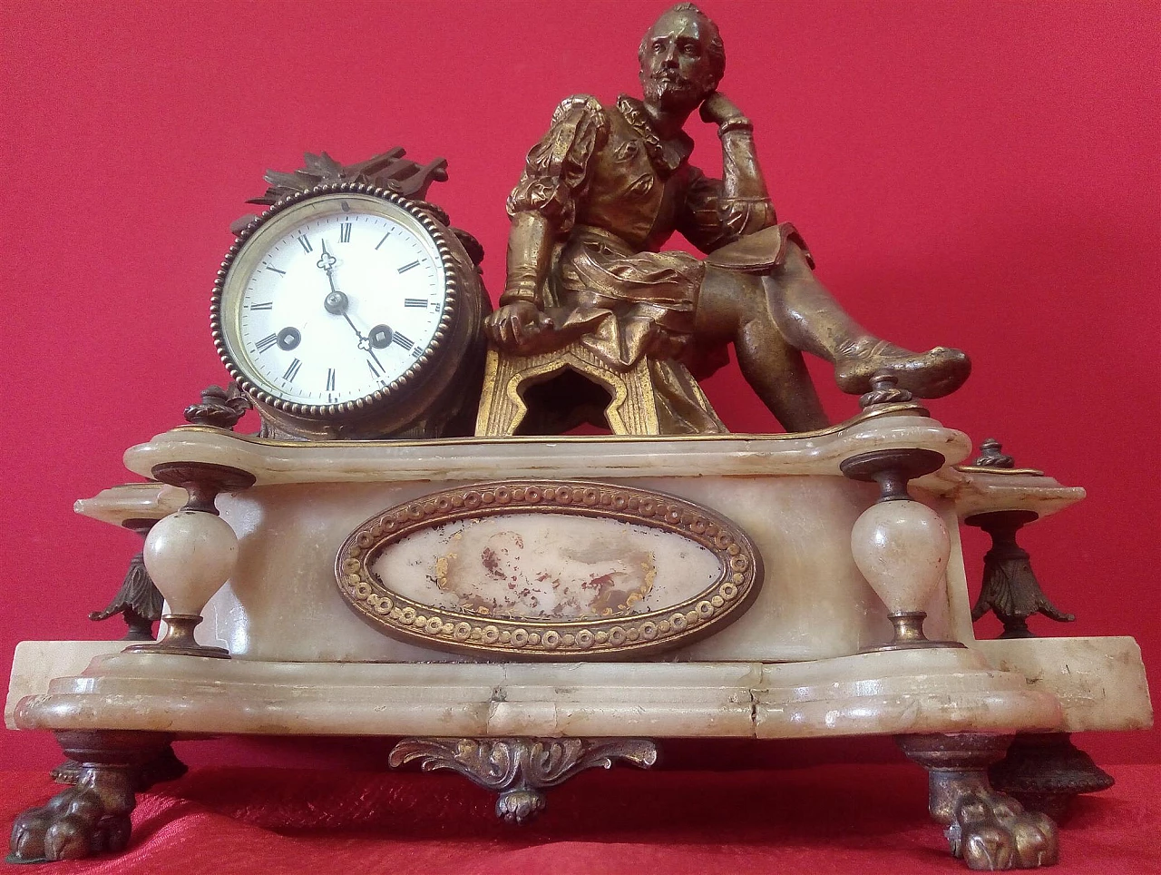 Clock with alabaster base and metal alloy sculpture, 19th century 10