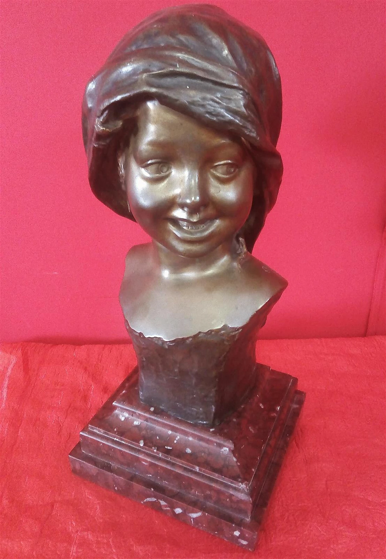Bambina sorridente, scultura in bronzo, seconda metà dell'800 2