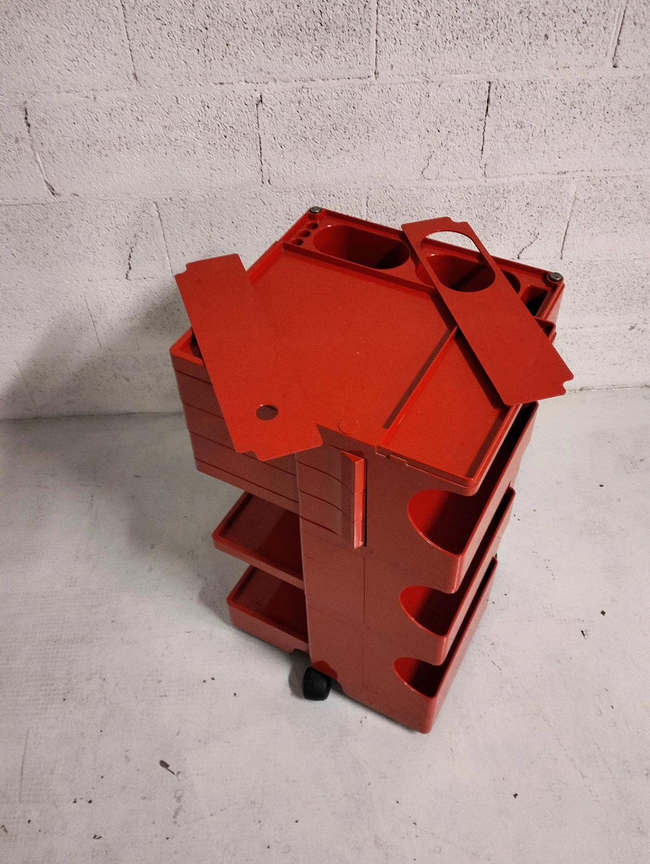 Carrello Boby rosso di Joe Colombo per Bieffeplast, anni '70 3