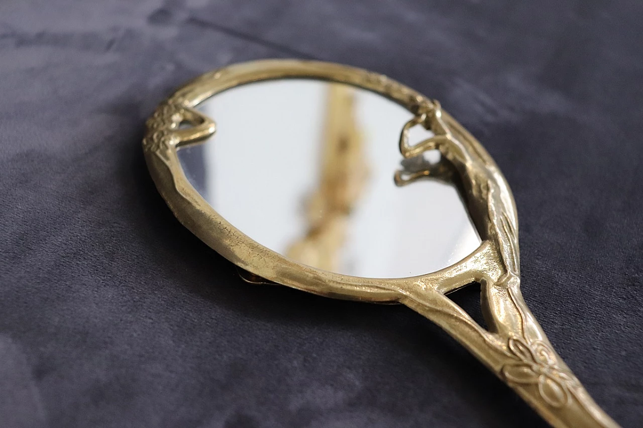 Specchio a mano con cornice in ottone dorato cesellato, anni '80 6