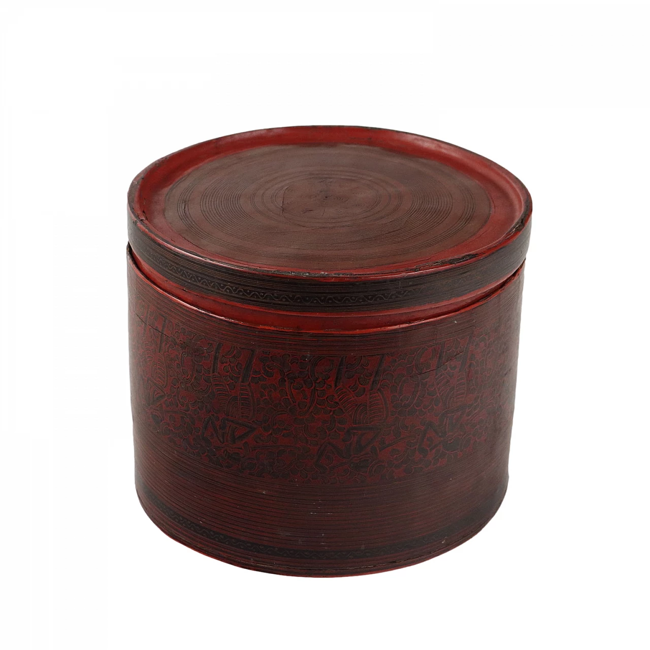 Red cylindrical betel box in lacquered wood 1