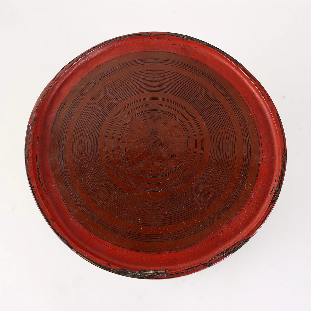 Red cylindrical betel box in lacquered wood 3