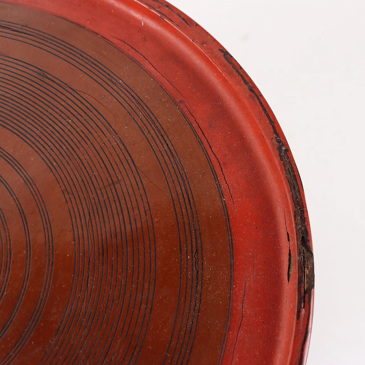 Red cylindrical betel box in lacquered wood 5