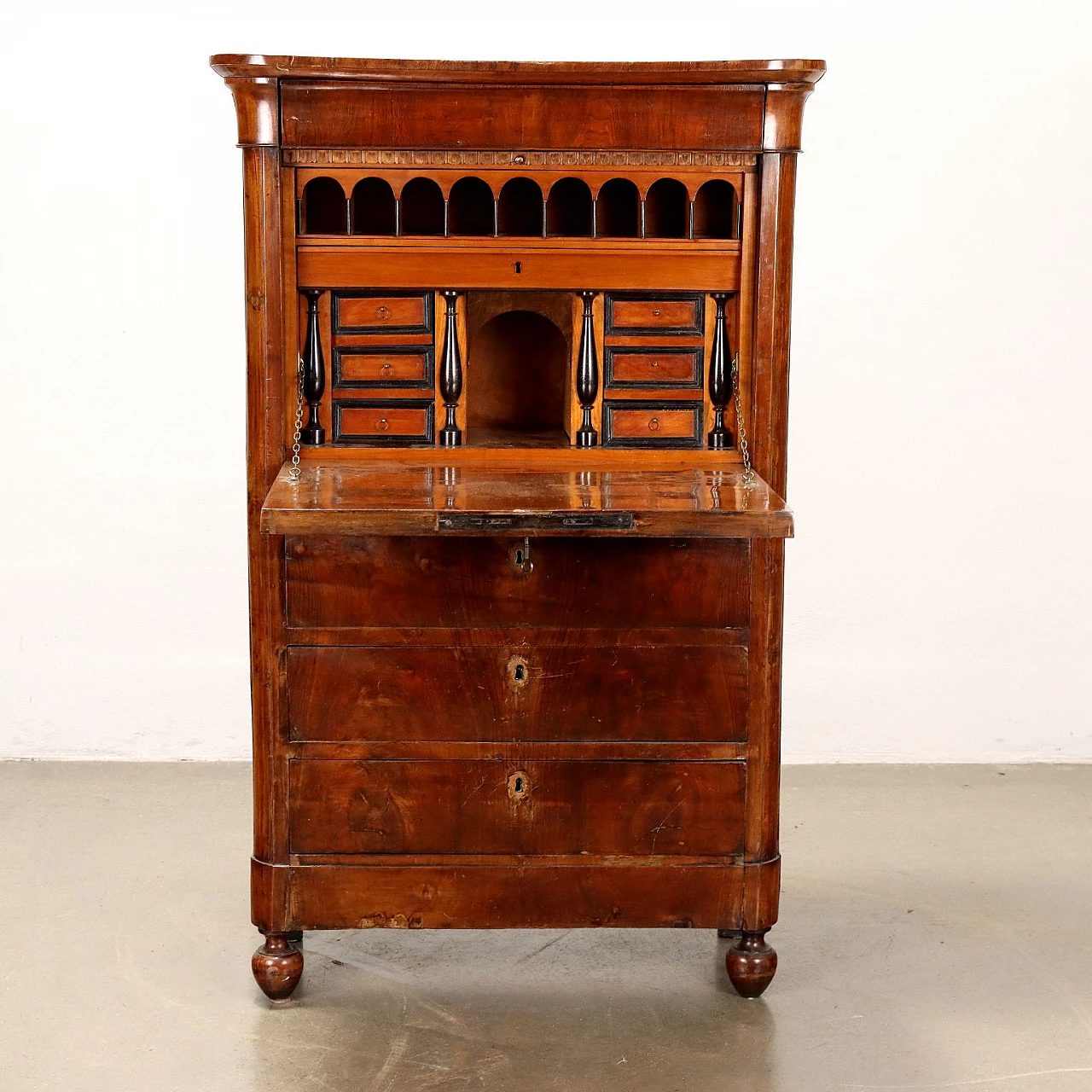 Walnut secrétaire with drawers and flap door, 19th century 3
