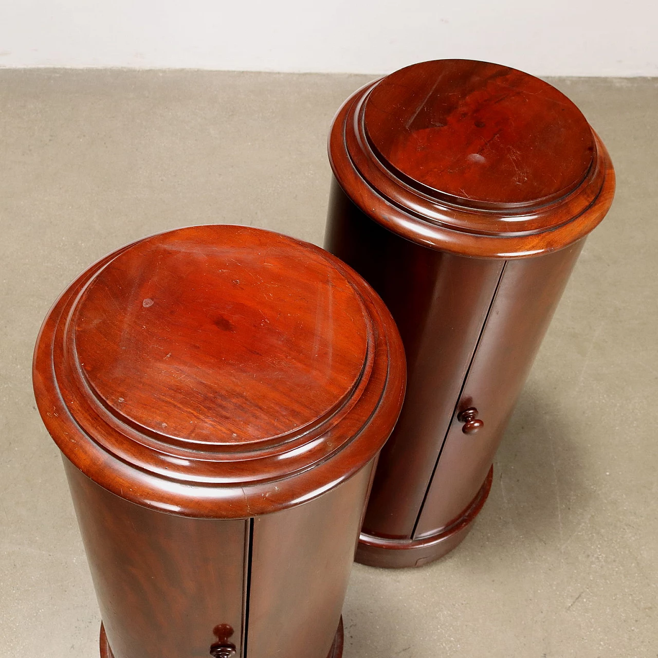 Pair of mahogany column bedside tables, 19th century 3