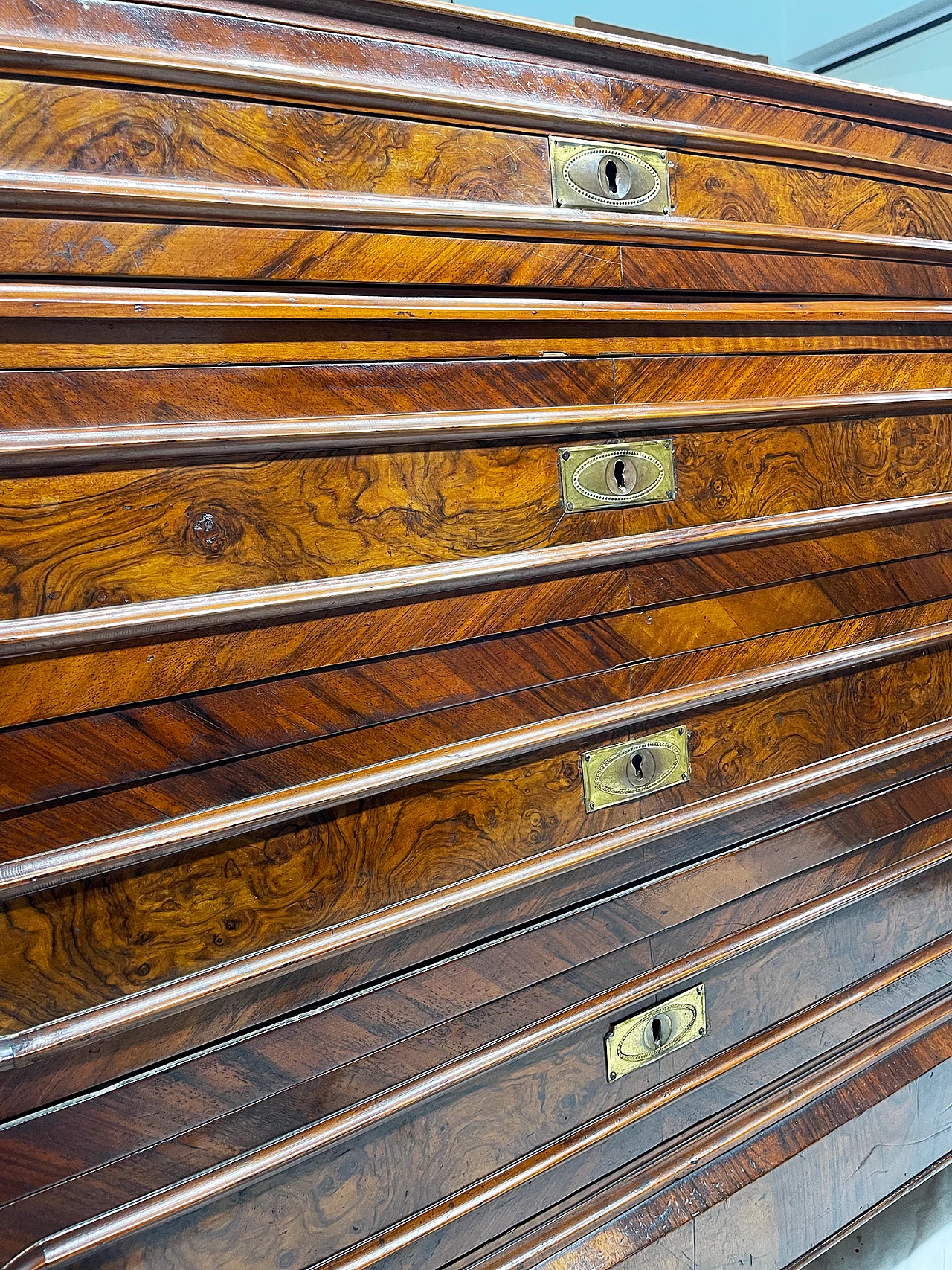 Chest of drawers with walnut burl decoration, late 19th century 20