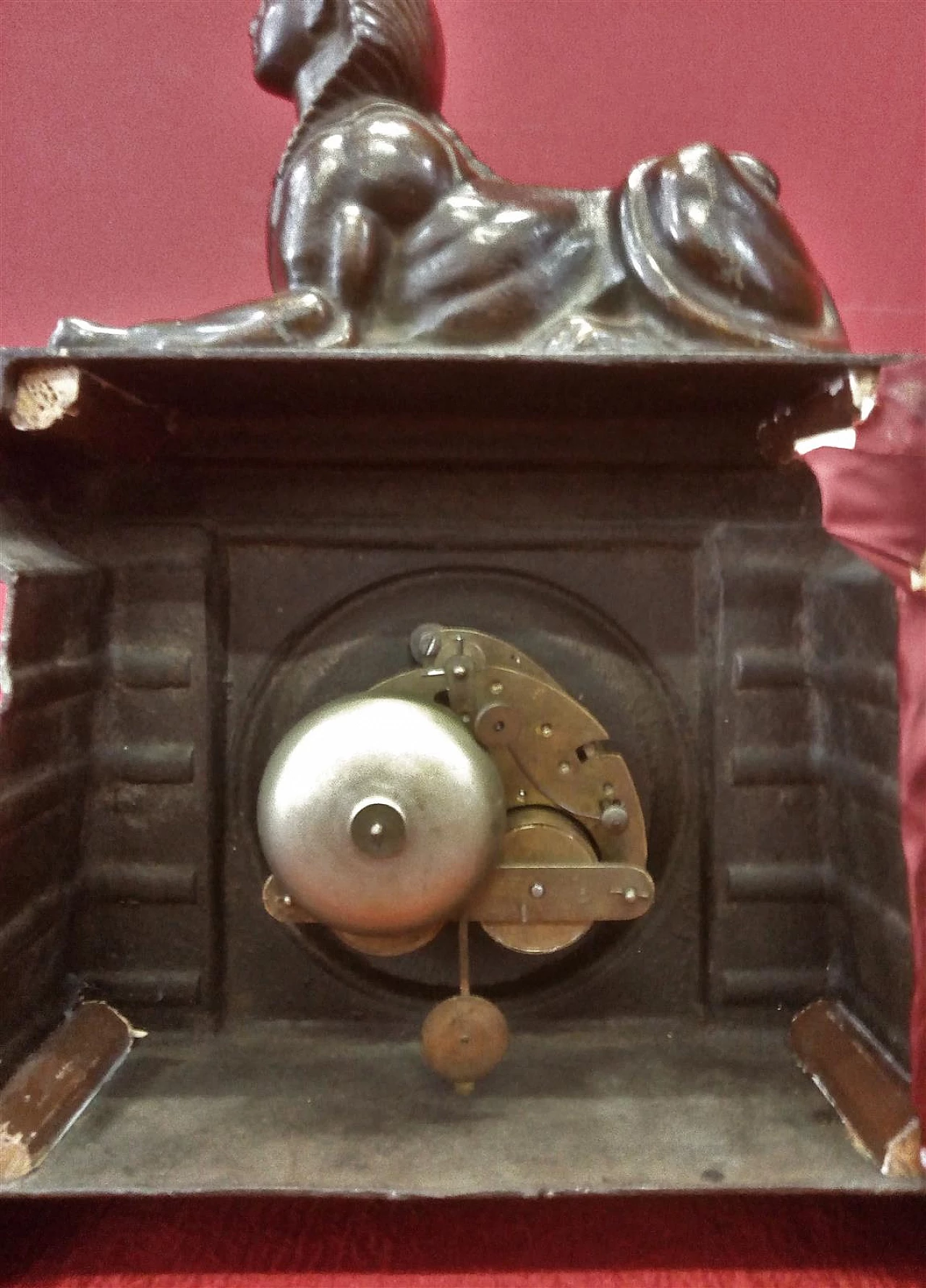 Orologio a pendolo in metallo con sfinge, inizio '900 7