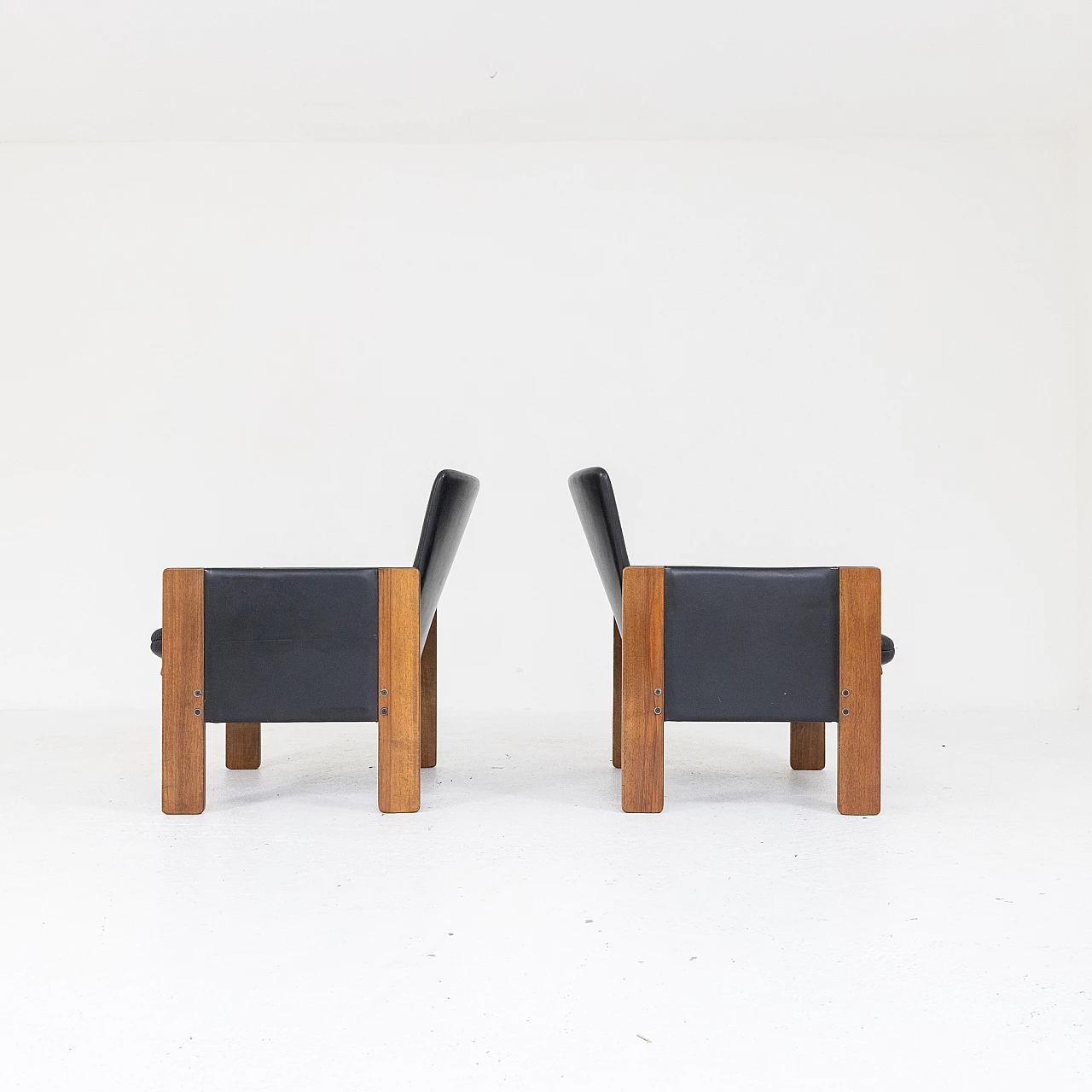 Pair of 917 armchairs by Afra and Tobia Scarpa for Cassina, 1960s 3