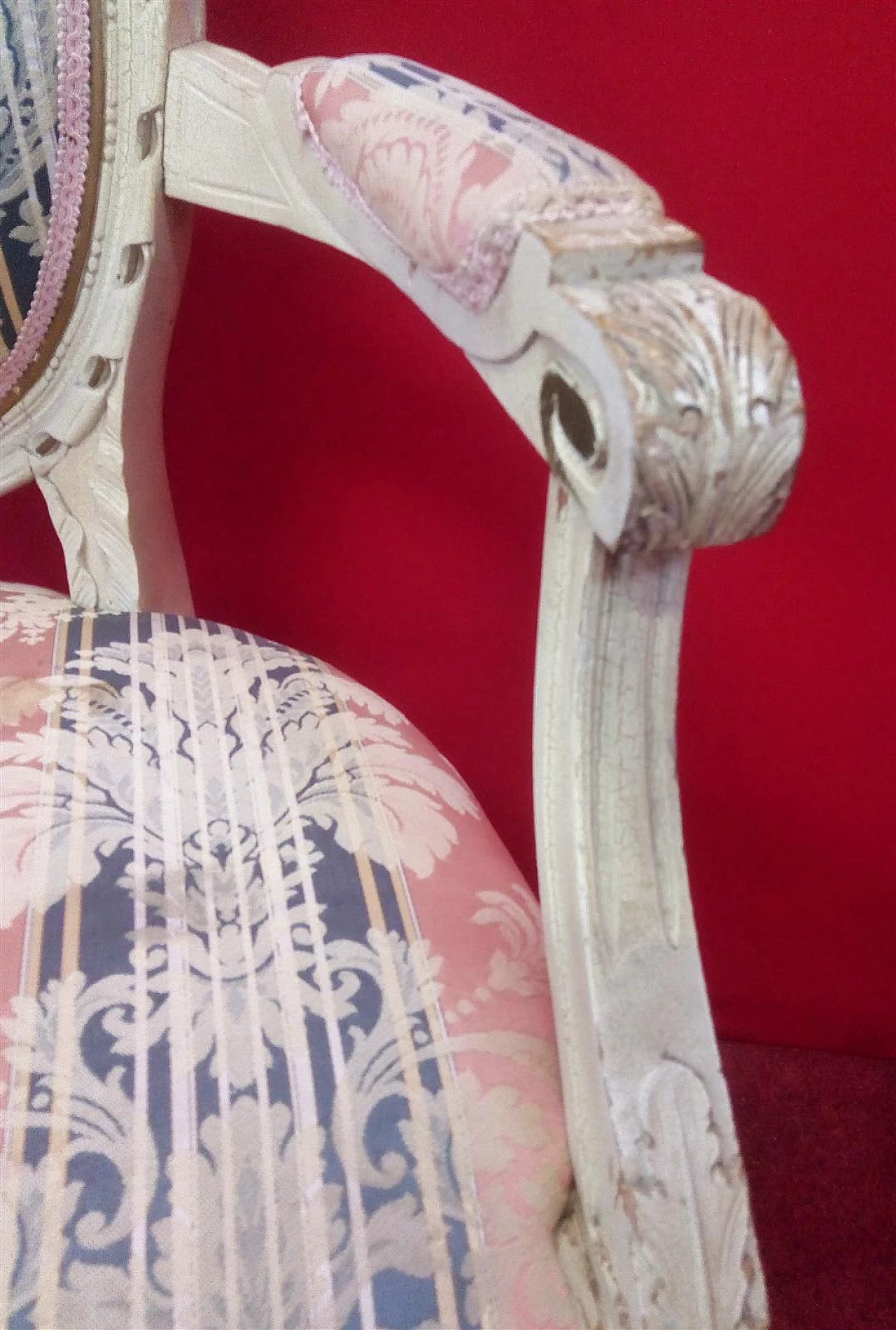 Coppia di poltrone stile Luigi XVI in legno laccato bianco e tessuto 4