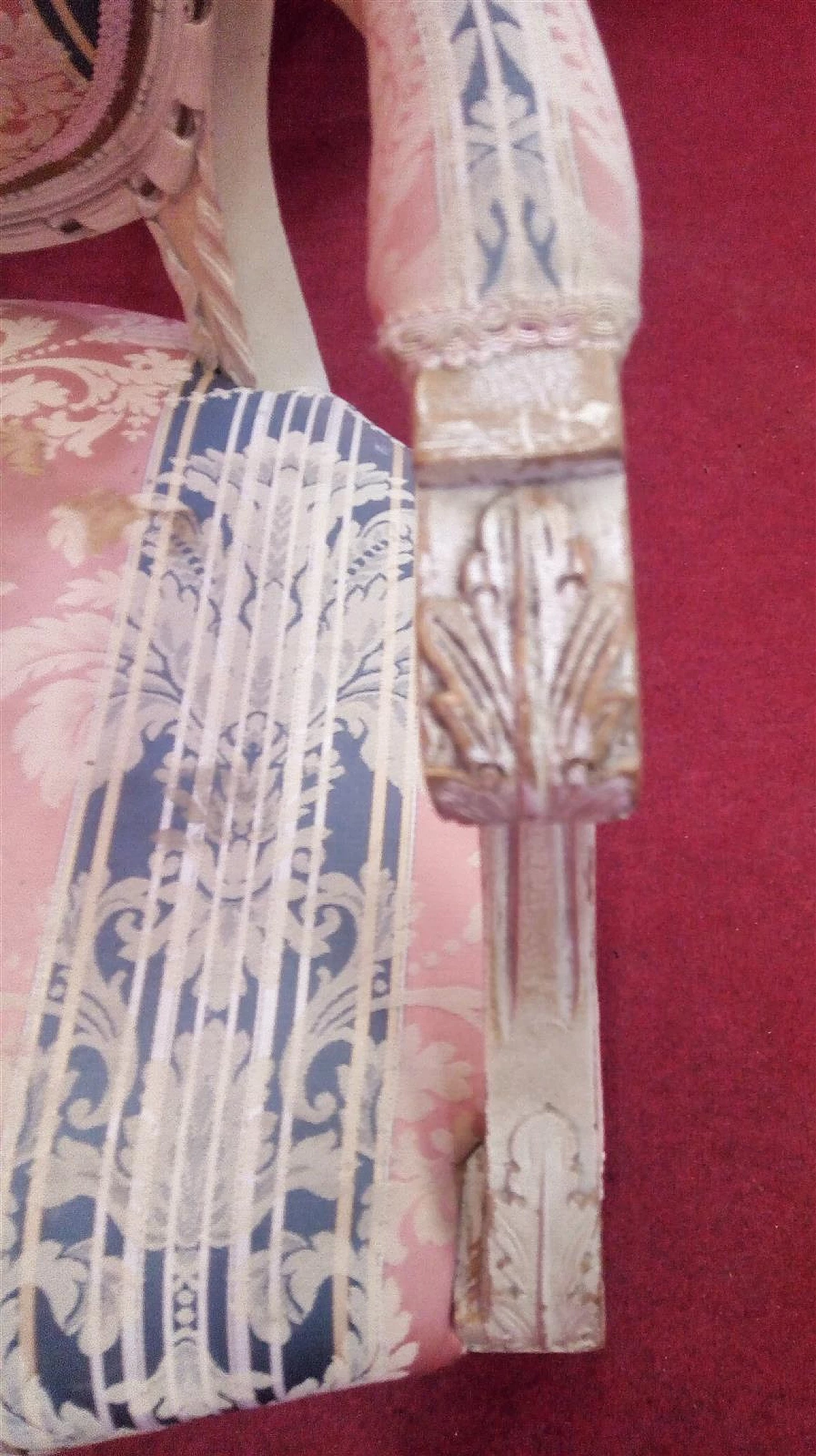 Coppia di poltrone stile Luigi XVI in legno laccato bianco e tessuto 7