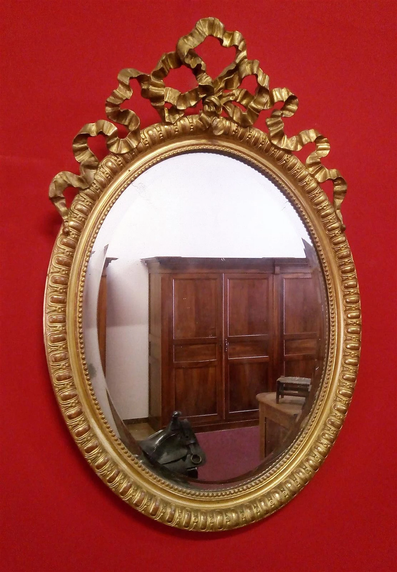 Specchio ovale in legno e gesso dorati con nodo d'amore, metà '800 8