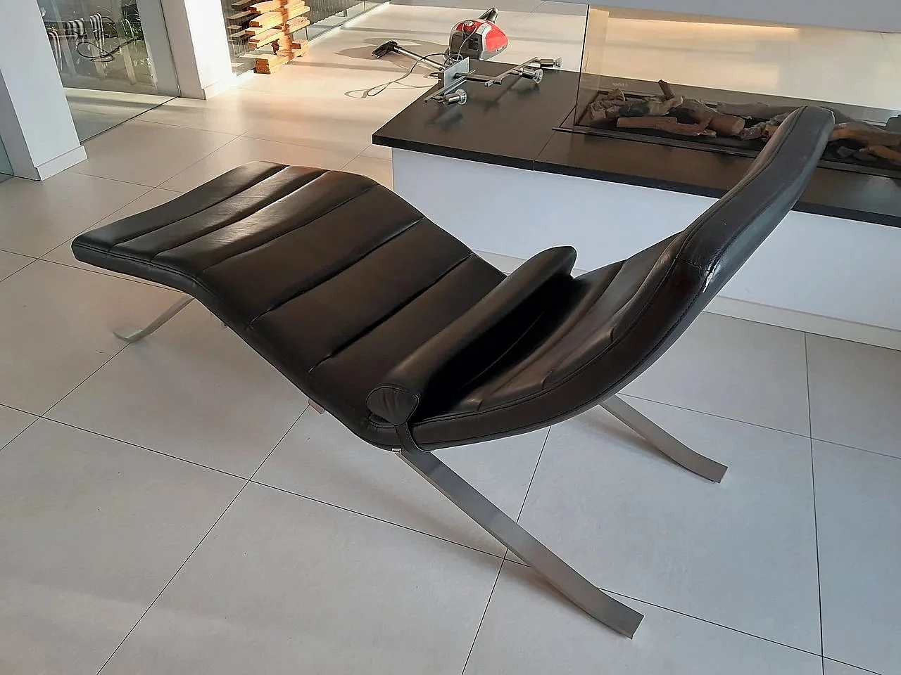 Pavia black leather chaise longue by Boconcept 2