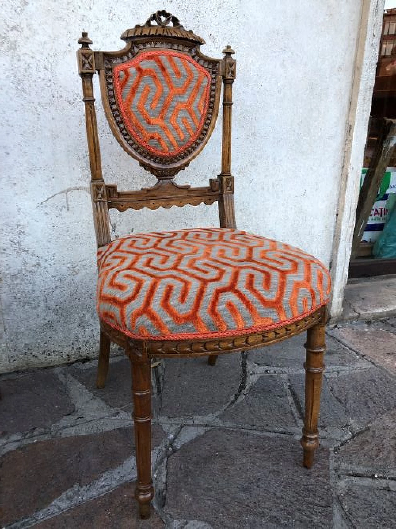 Coppia di sedie in noce con seduta in velluto, fine '800 4