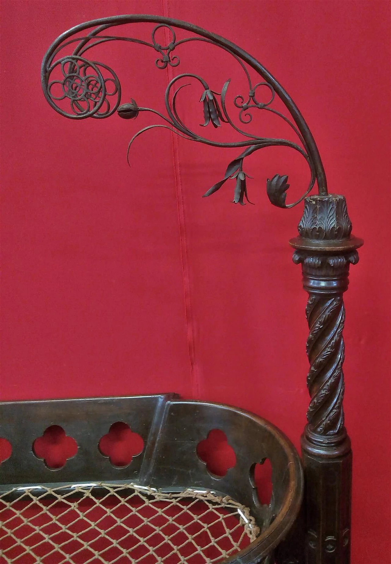Carved wood and wrought iron cradle, early 20th century 7