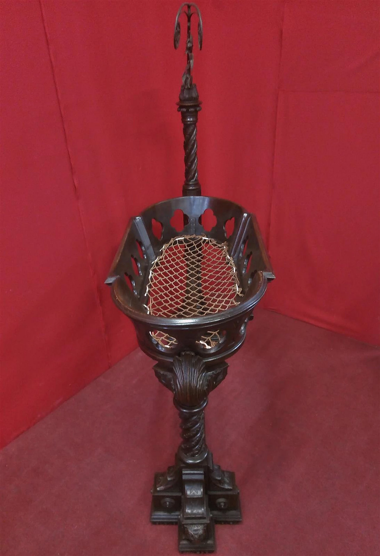 Carved wood and wrought iron cradle, early 20th century 9