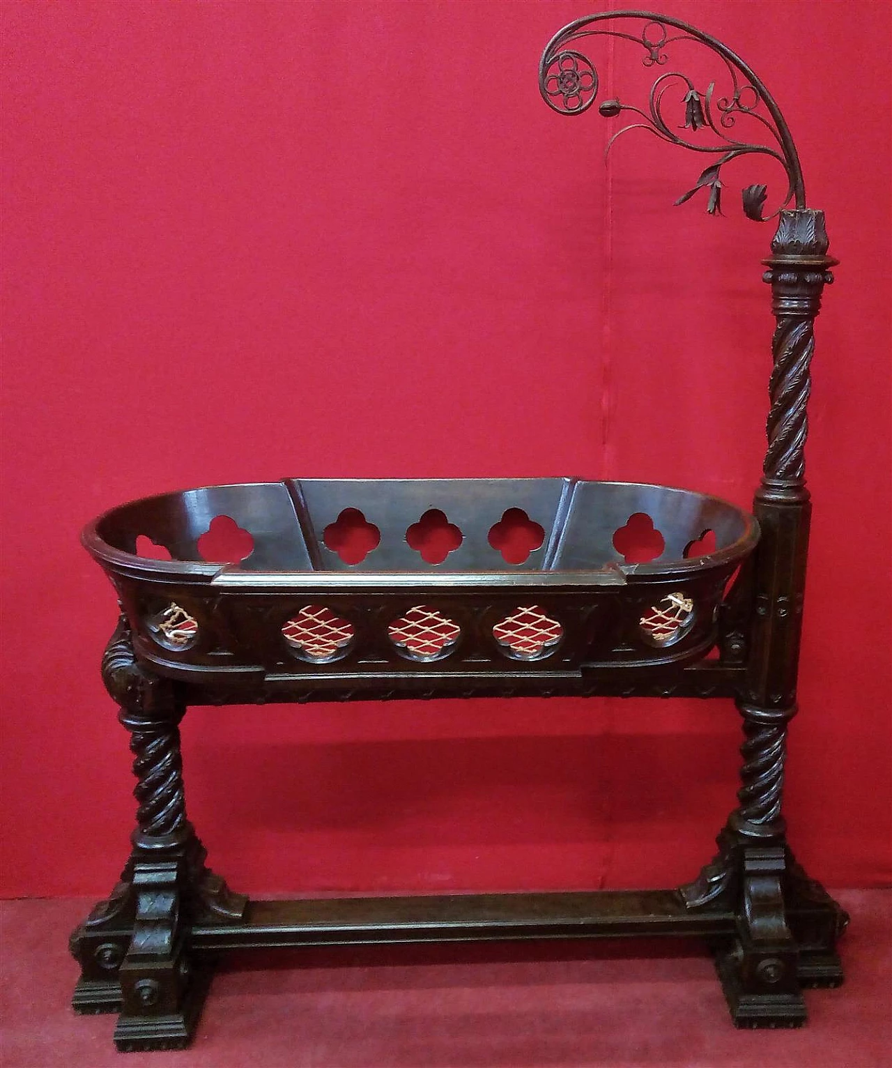 Carved wood and wrought iron cradle, early 20th century 10