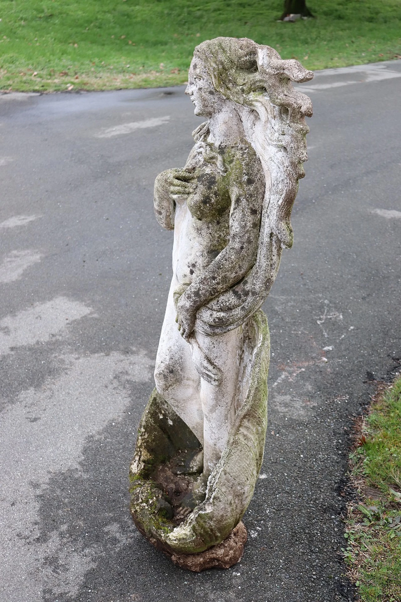 Venere, scultura in mix di cemento, marmo e pietra, anni '20 7