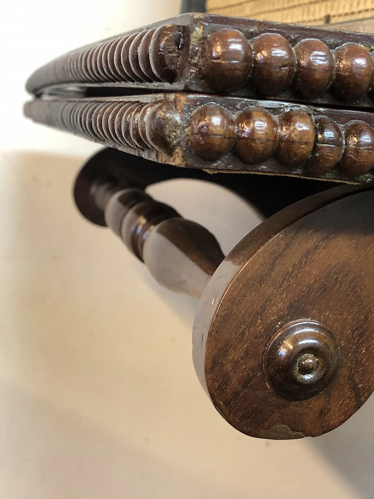 Mahogany game table with maple thread, 19th century 5