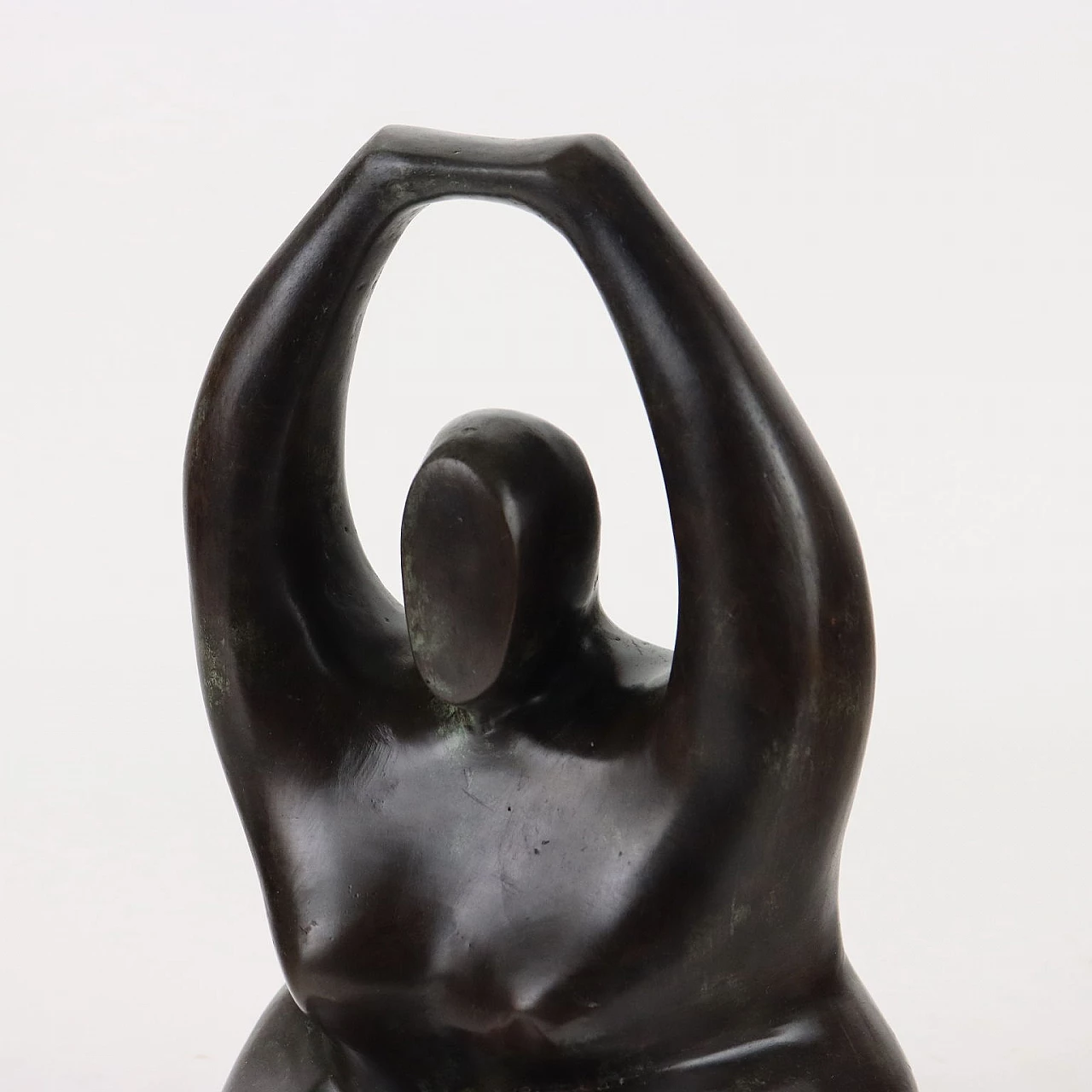 Female figure, bronze sculpture 3