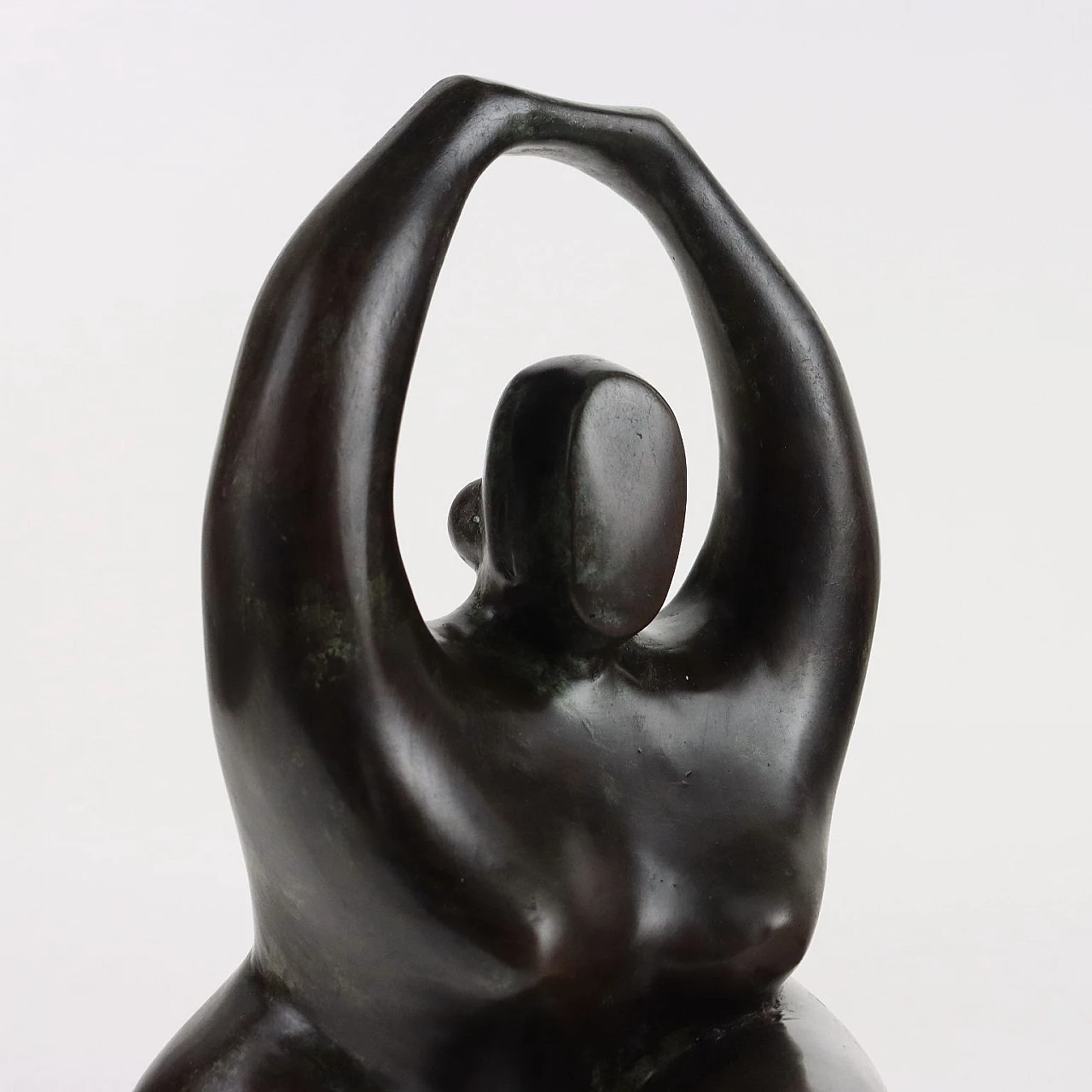 Female figure, bronze sculpture 4