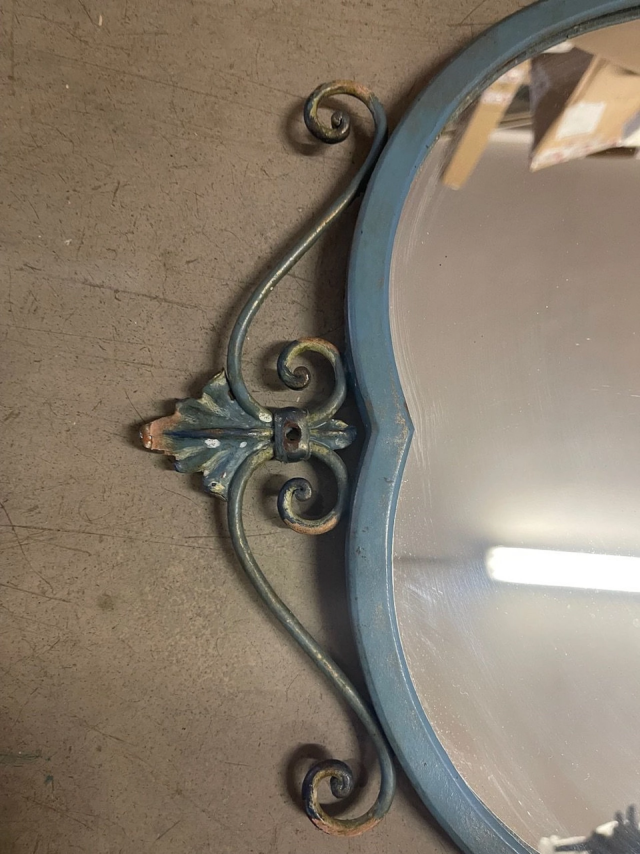 Metal mirror tole with two side sconces, 1950s 6