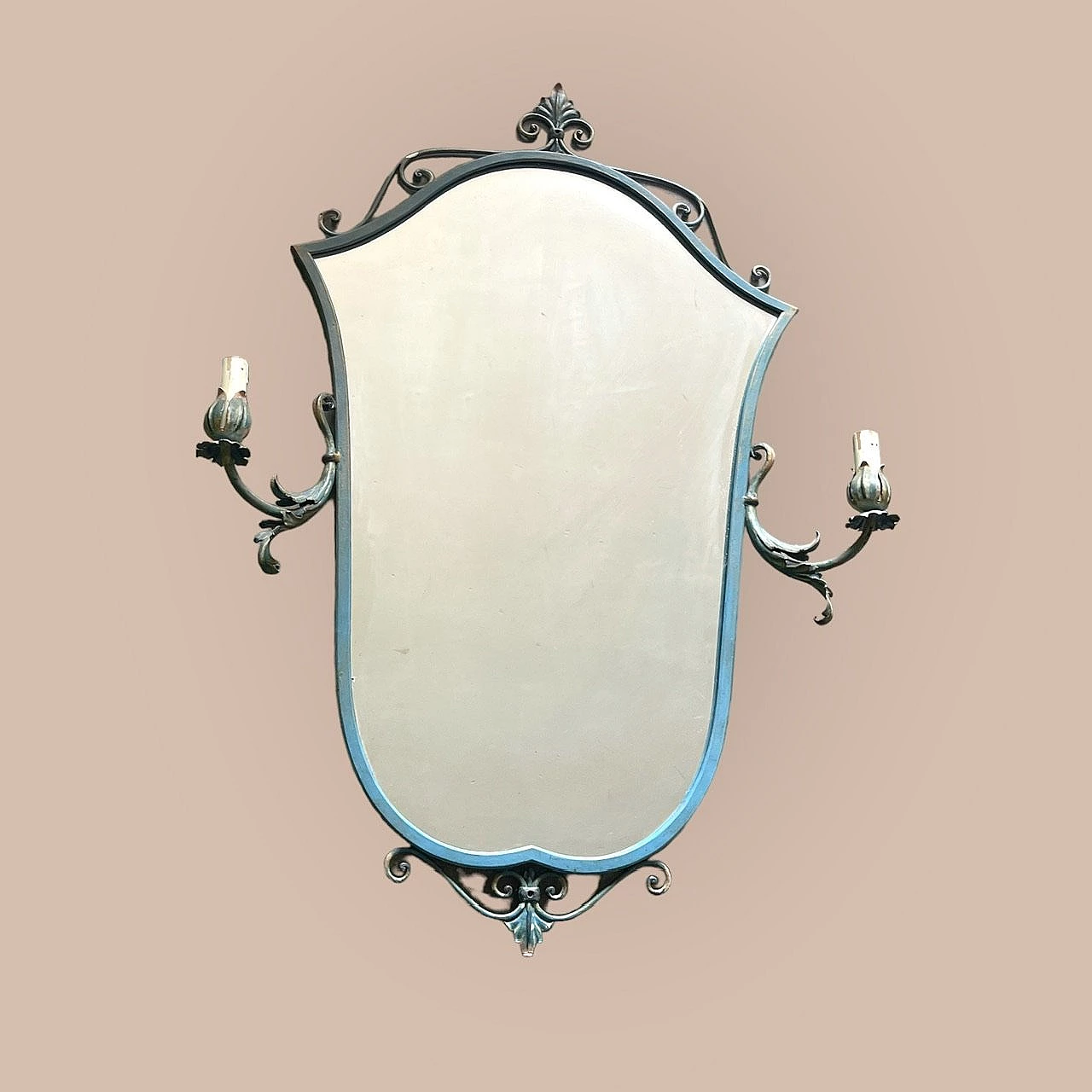 Specchio tole in metallo con due applique laterali, anni '50 12