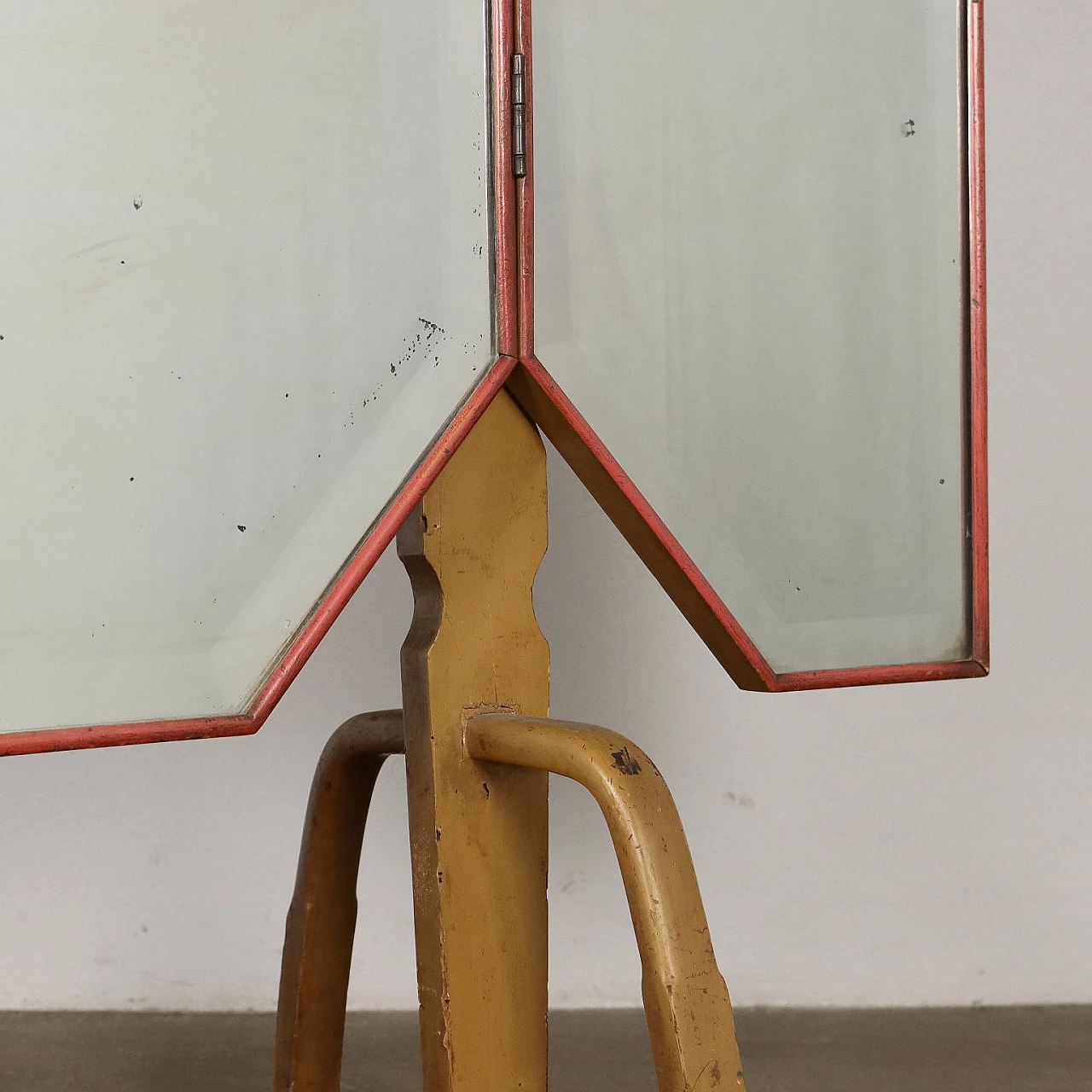 Specchio in legno laccato con doppia anta a battente, anni '30 9