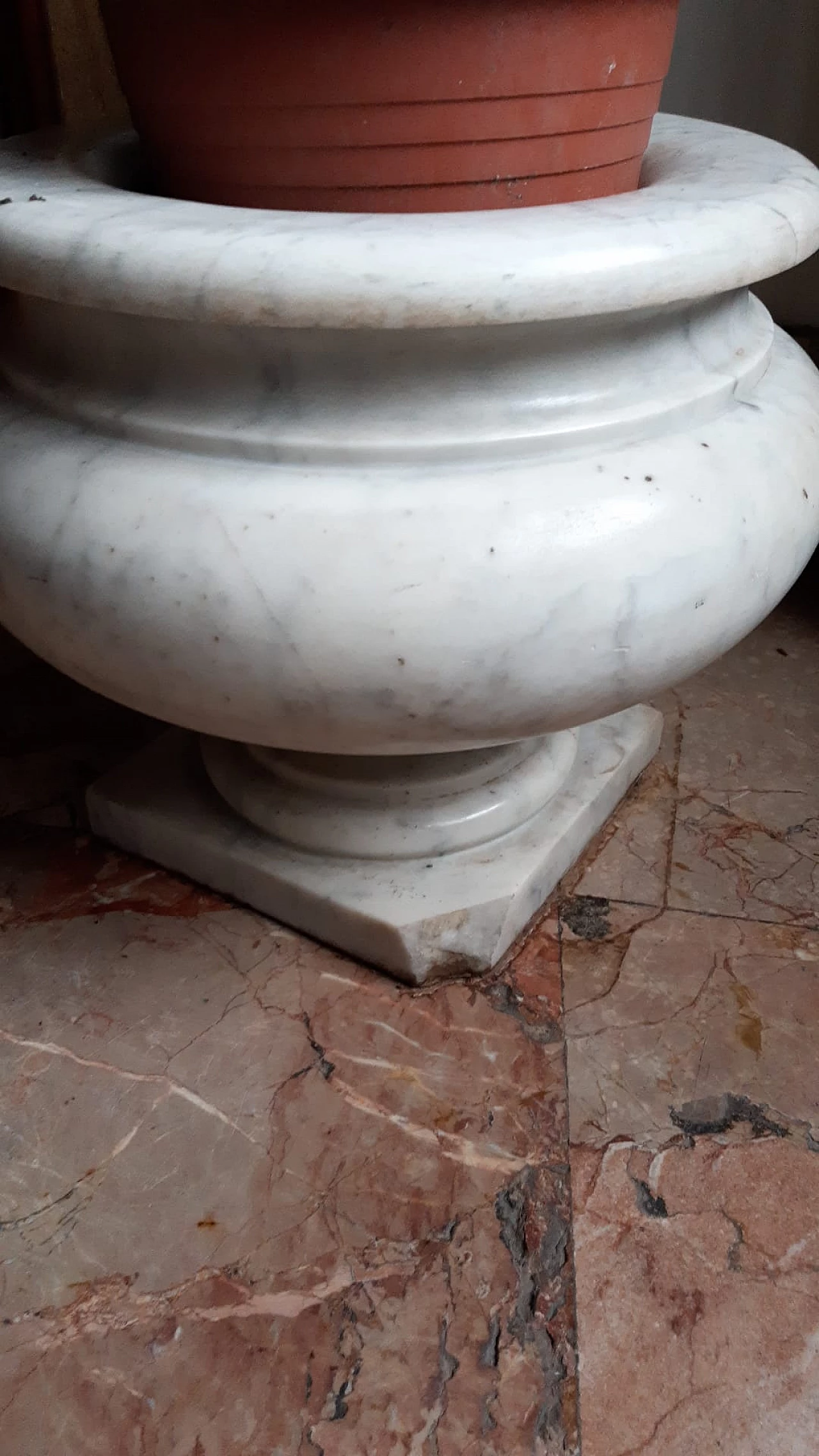 Coppia di vasi in marmo bianco, '800 1368774