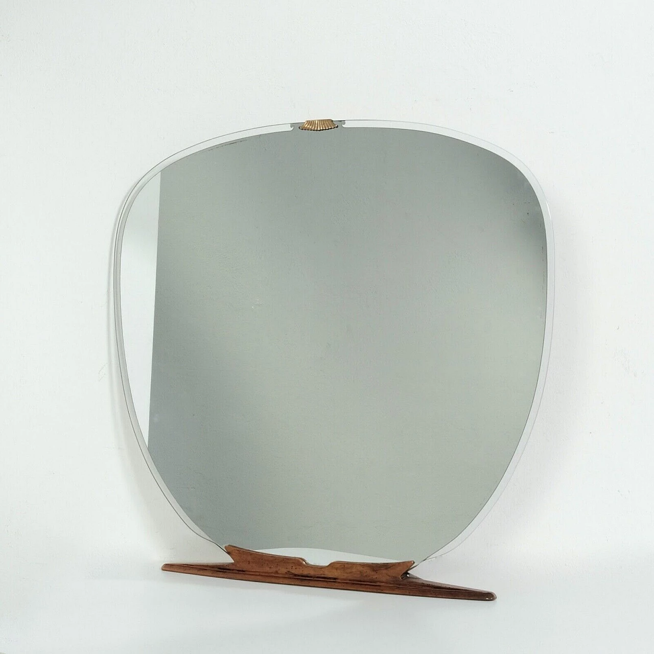 Specchio con base in legno e dettaglio in ottone, anni '50 1