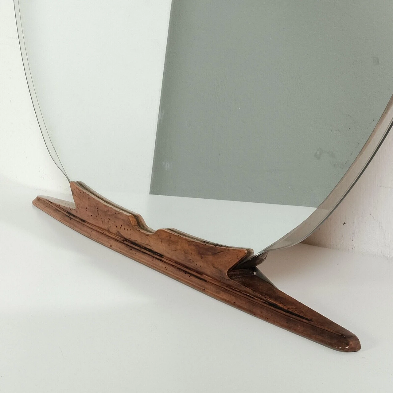 Specchio con base in legno e dettaglio in ottone, anni '50 5