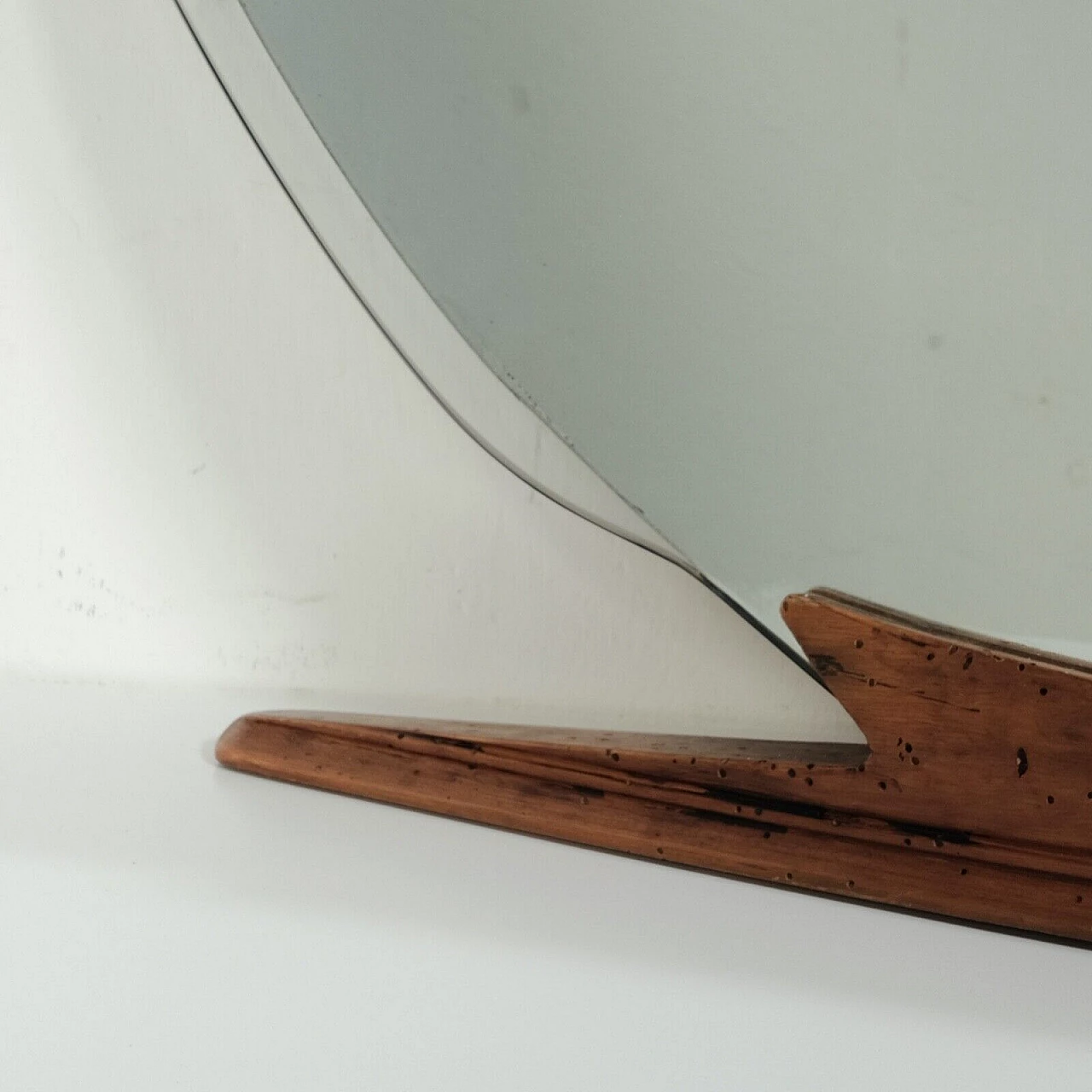 Specchio con base in legno e dettaglio in ottone, anni '50 8