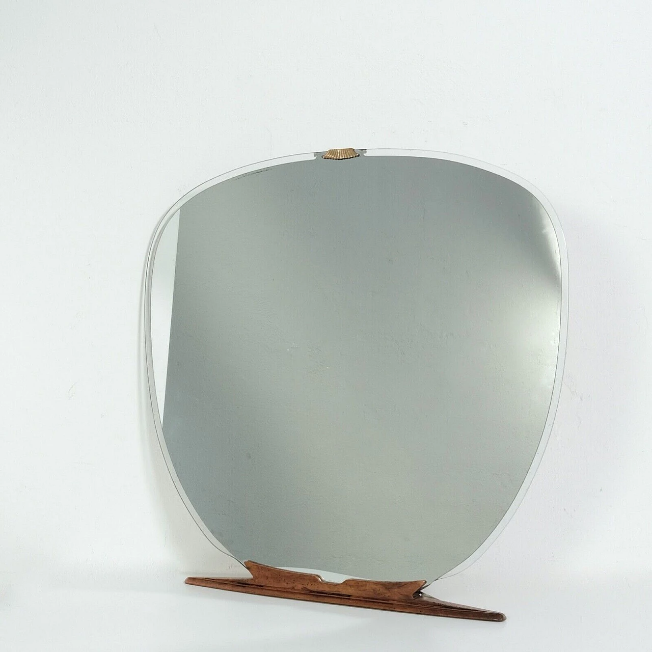 Specchio con base in legno e dettaglio in ottone, anni '50 13